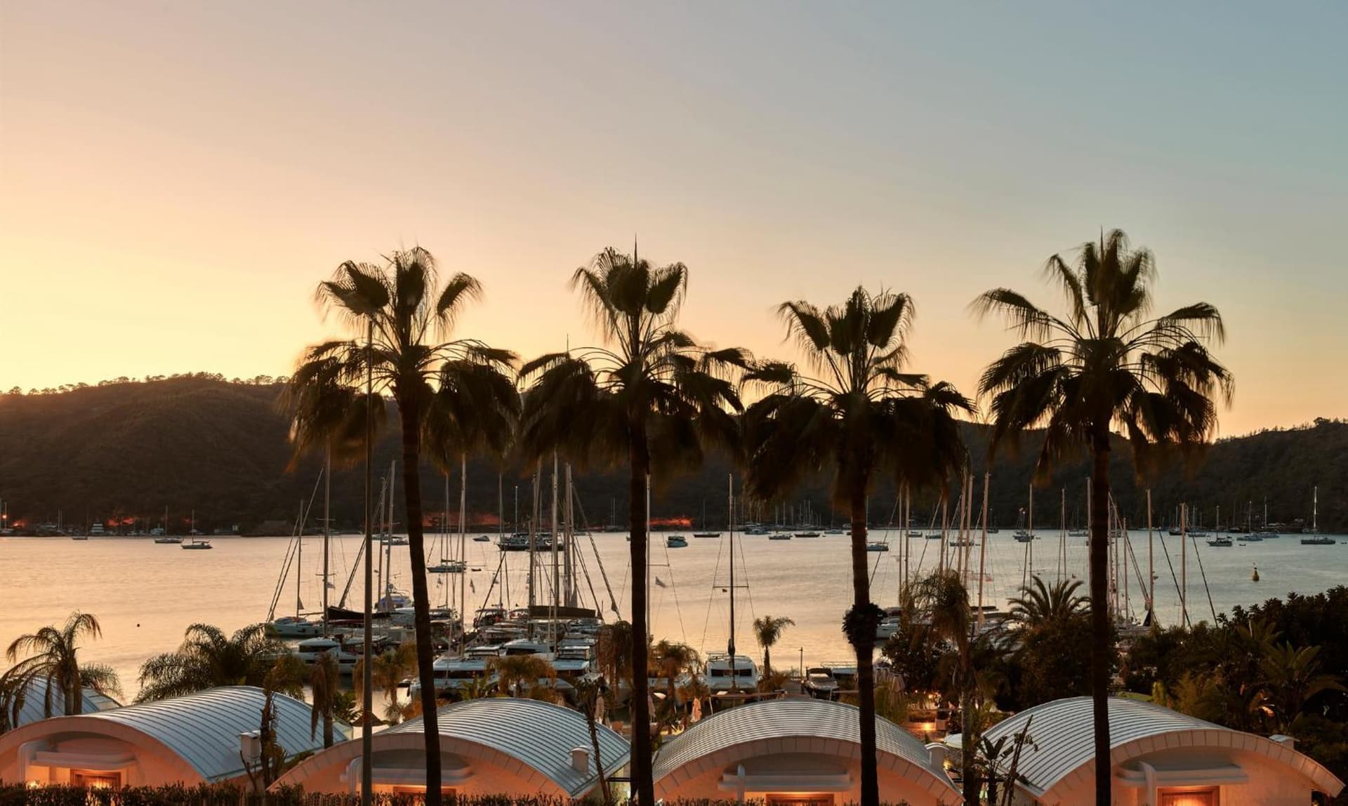 Yacht Classic Hotel - Boutique Class