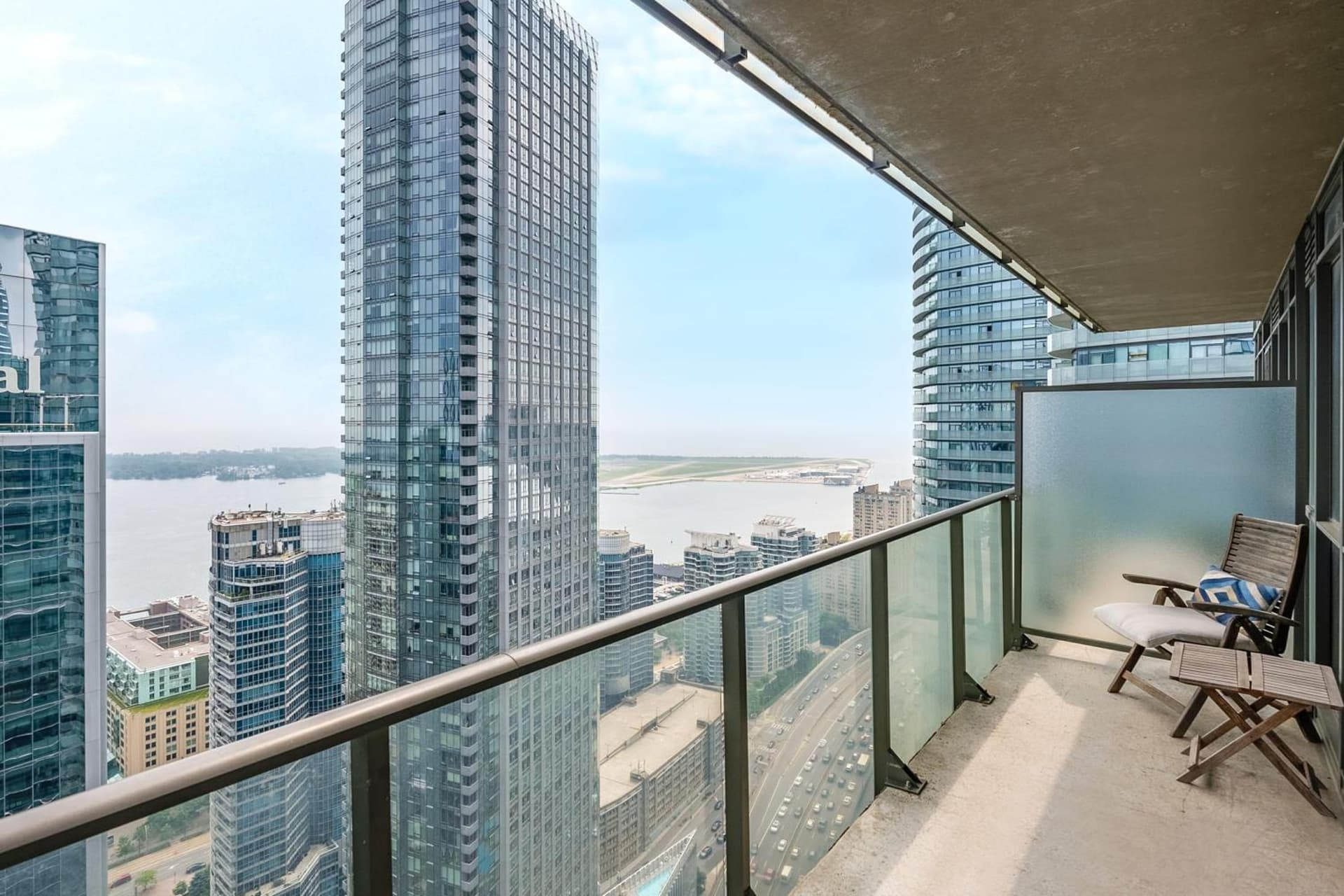 Luxury 1-Bedroom Condo in DT Toronto