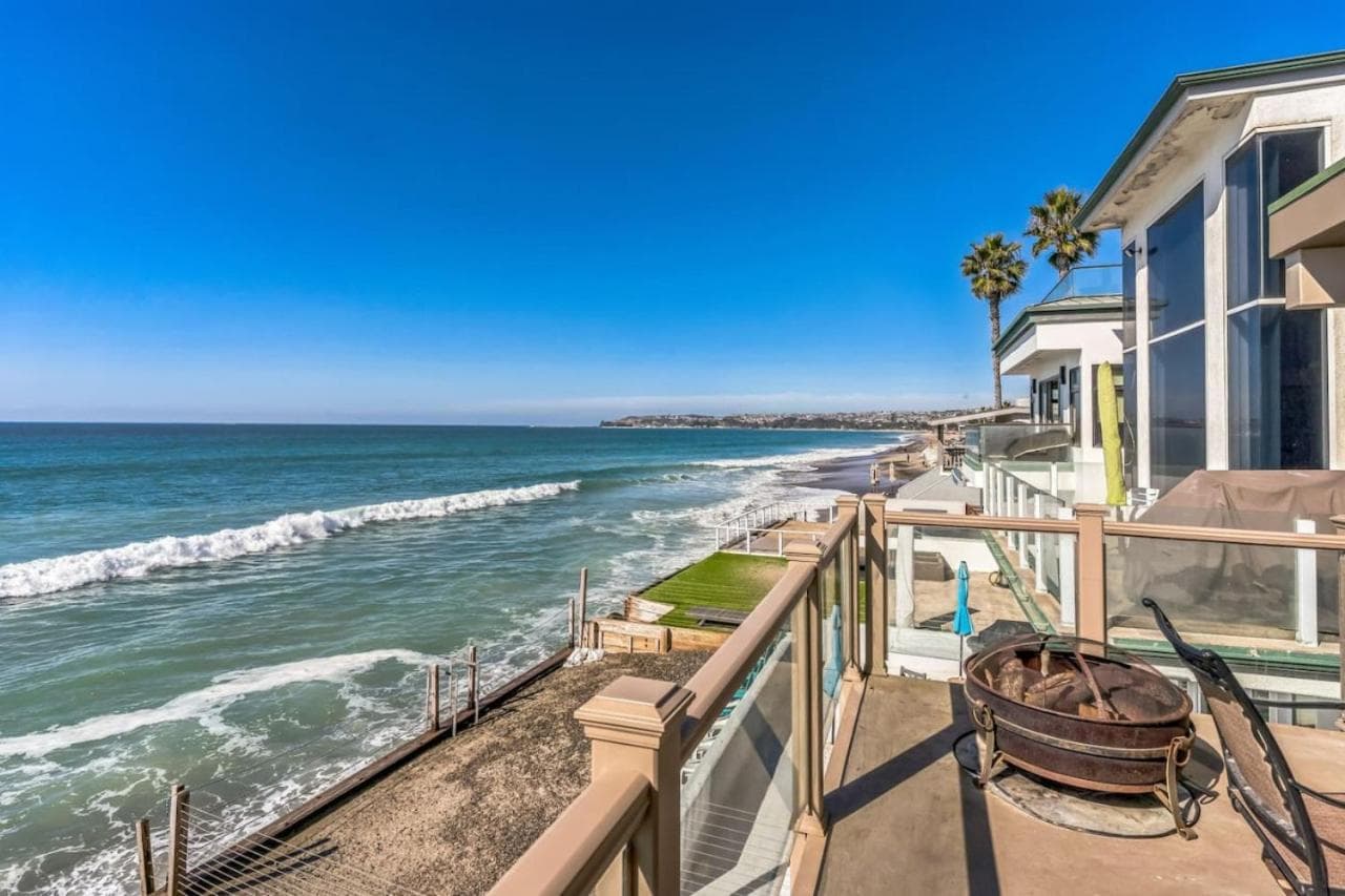 Massive 3 bedroom on the sand-STR14-0133