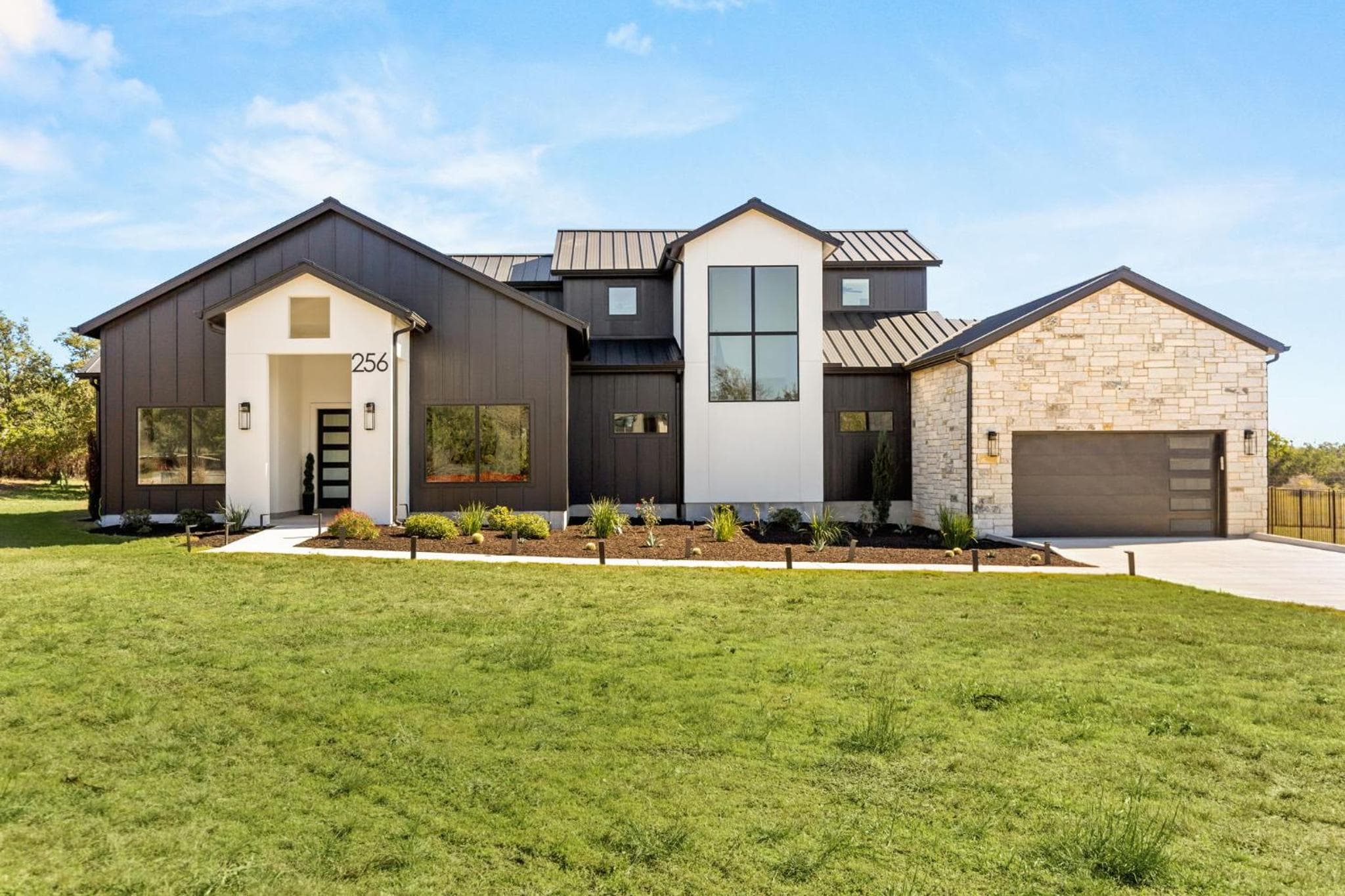 Designer Home with Hot Tub BBQ & Hill Views