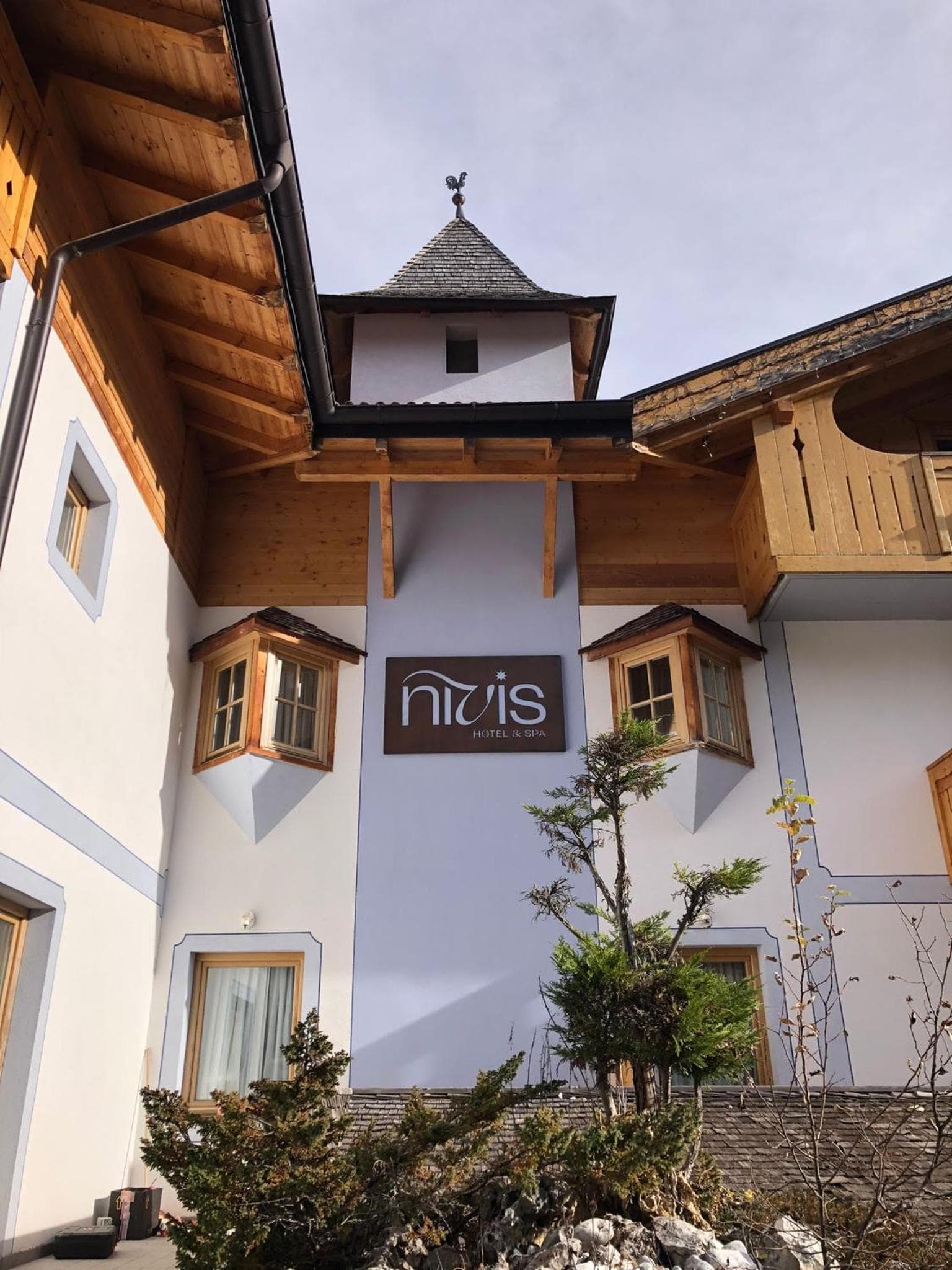Nivis Hotel