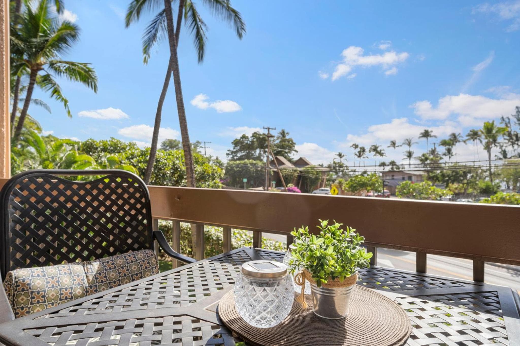 Cute Ocean View Condo, walk to beach LSV03