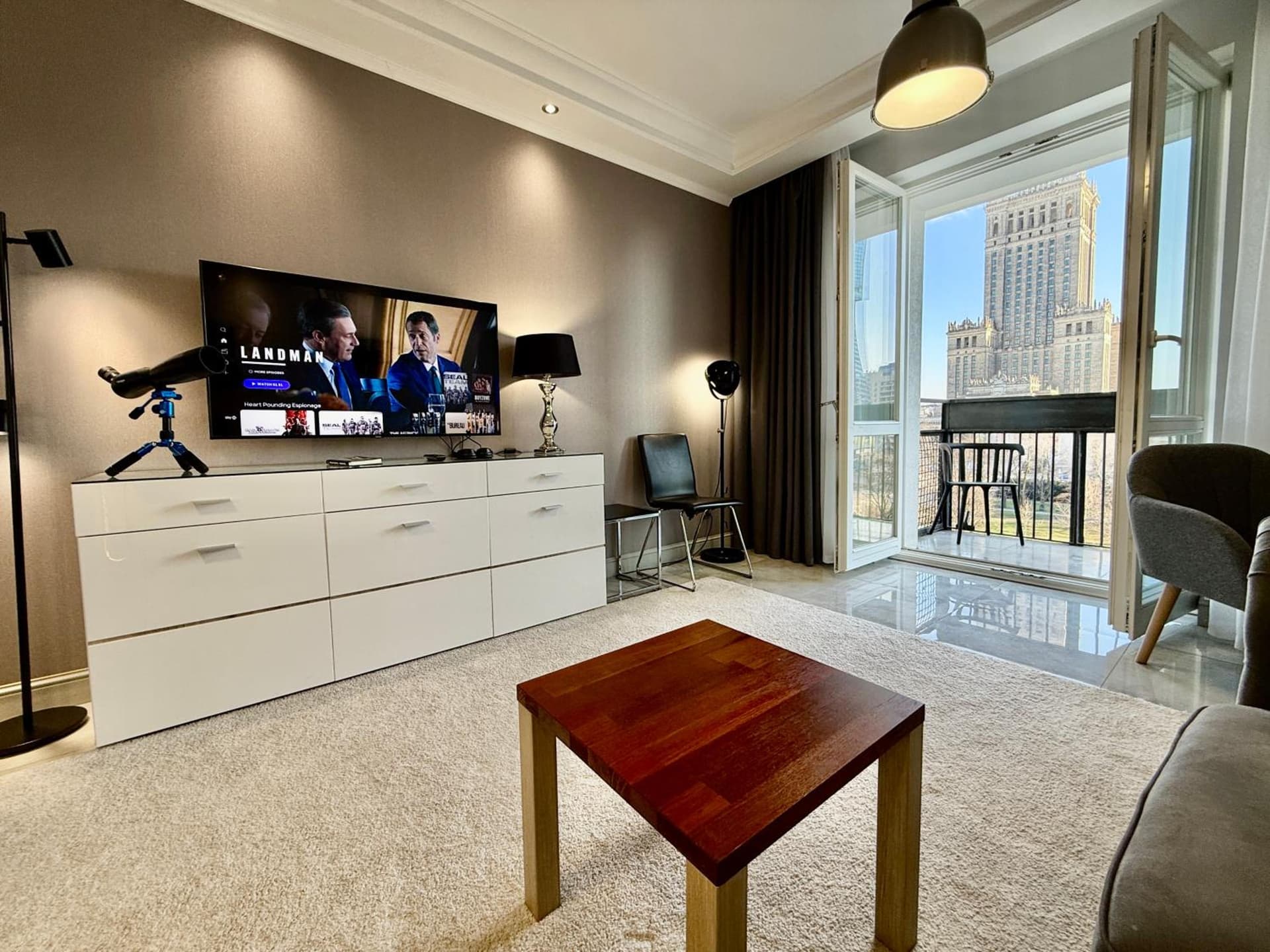TOP CLASS metro fast WiFi 100 Mbs 70’TV Netflix HBO Max Disney+ AppleTV+