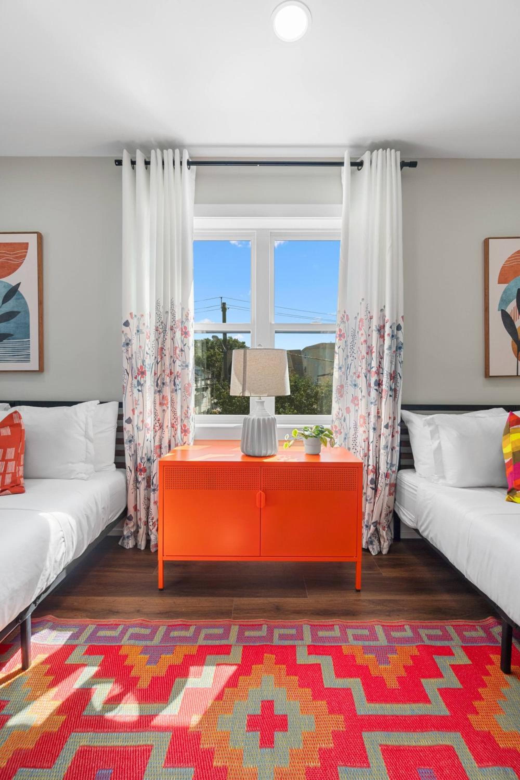 Quiet 2BR Apt, 20 Mins to NYC - Steps to transit
