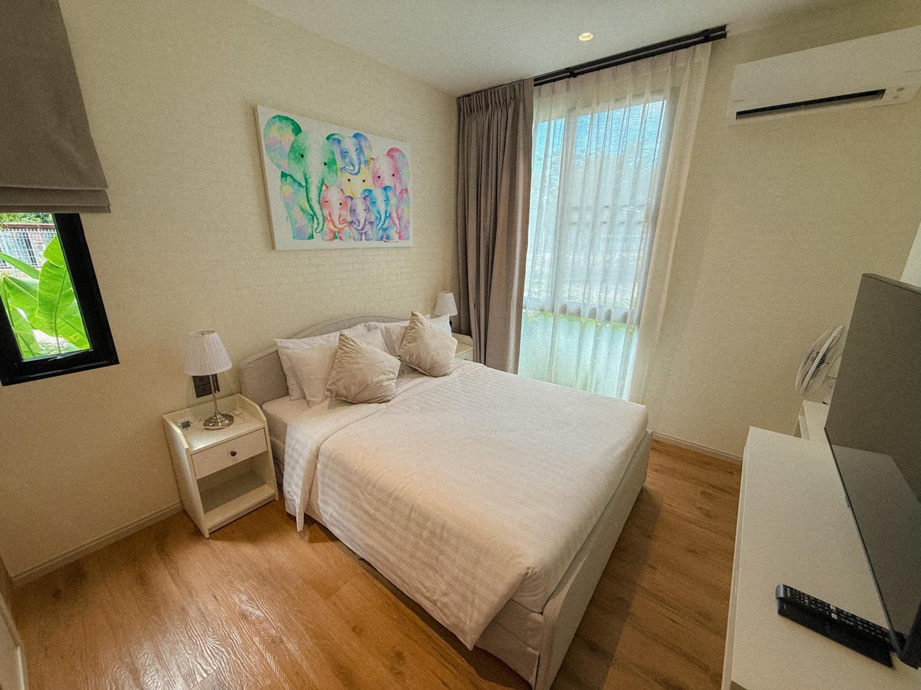FAMILY HOMES - Brand New 2BDRM Poolside Apartment
