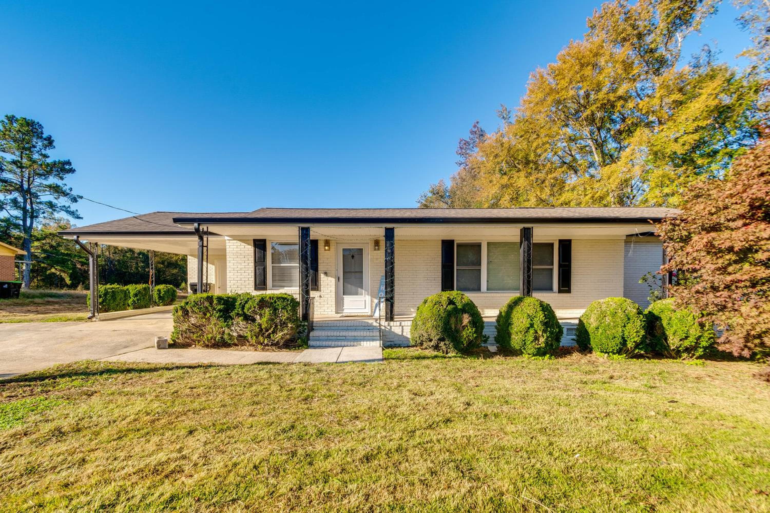 Golf & Hike: Family Home 8 Mi to Downtown Clayton