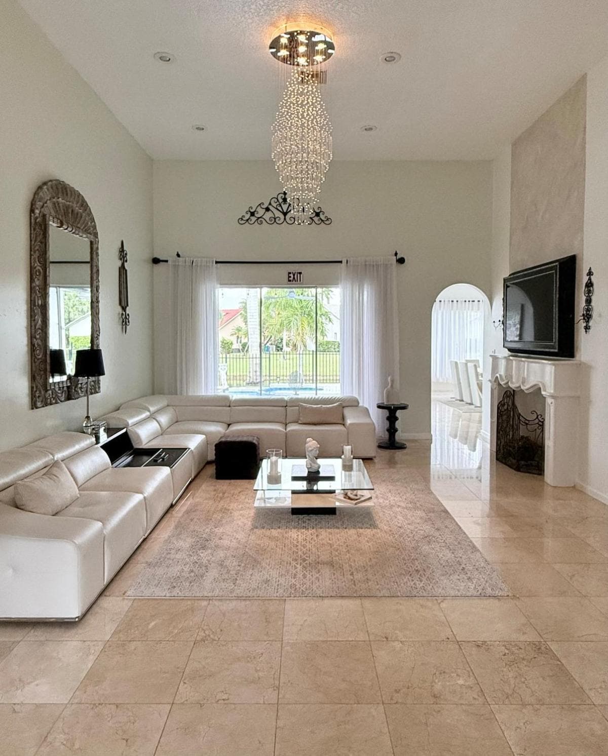 Lux 4 bedroom home on lake with pool!