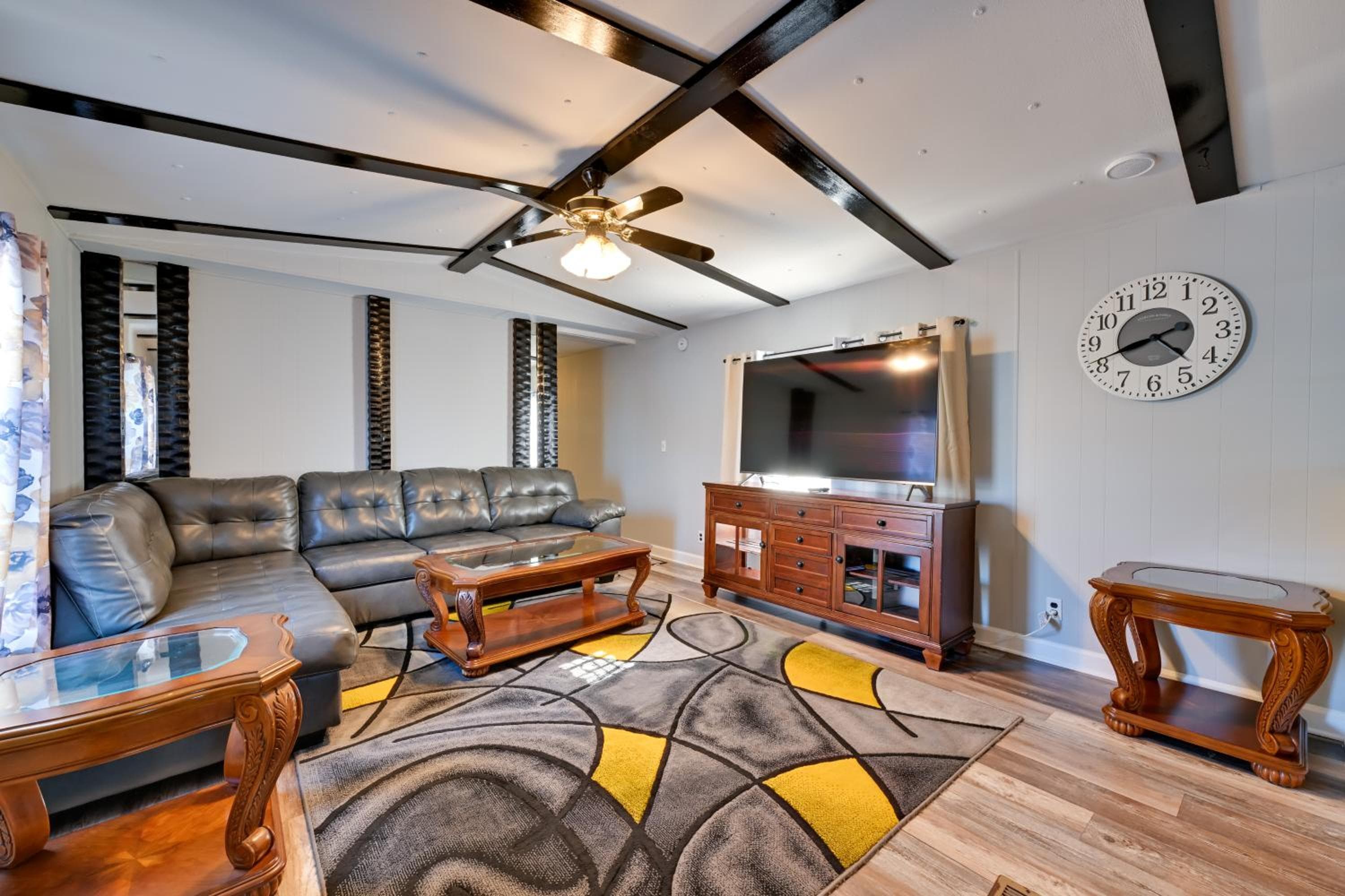 Heart of Greensboro Pet-Friendly Gem 3 Mi to Dtwn