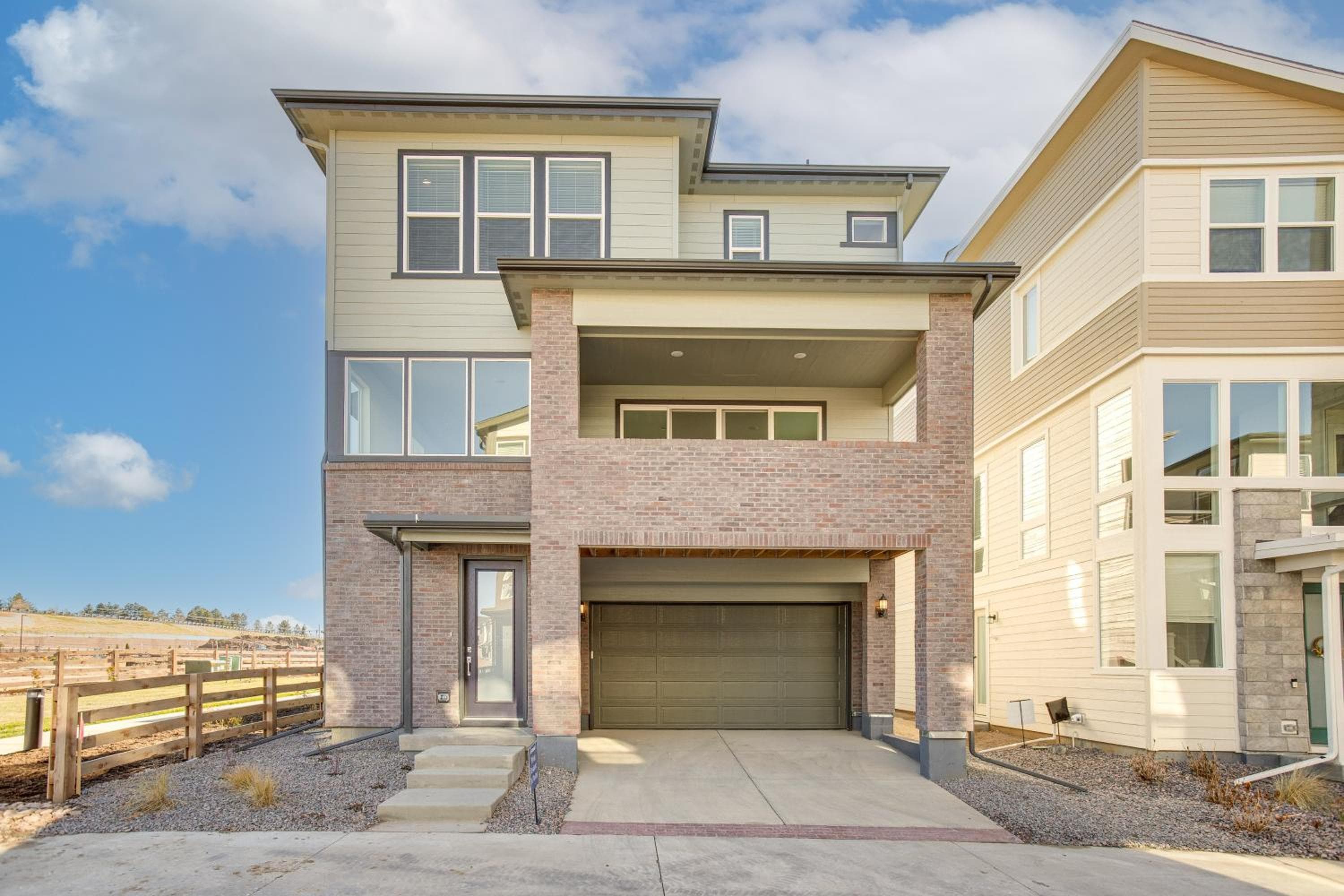 8 Mi to Denver Tech Center: Business-Ready Retreat