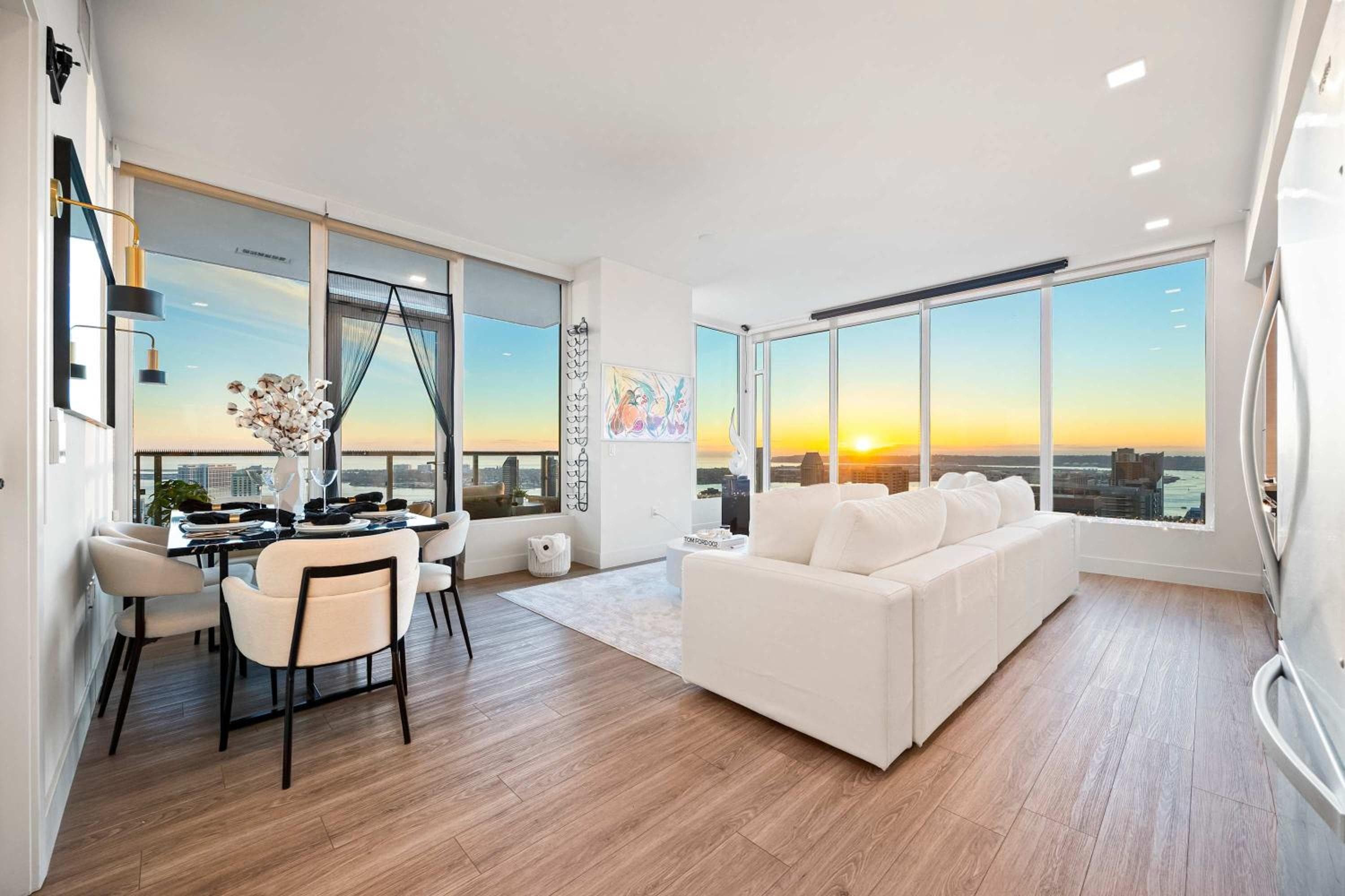 Luxury 39th-Floor Sky Residence, Ocean Views