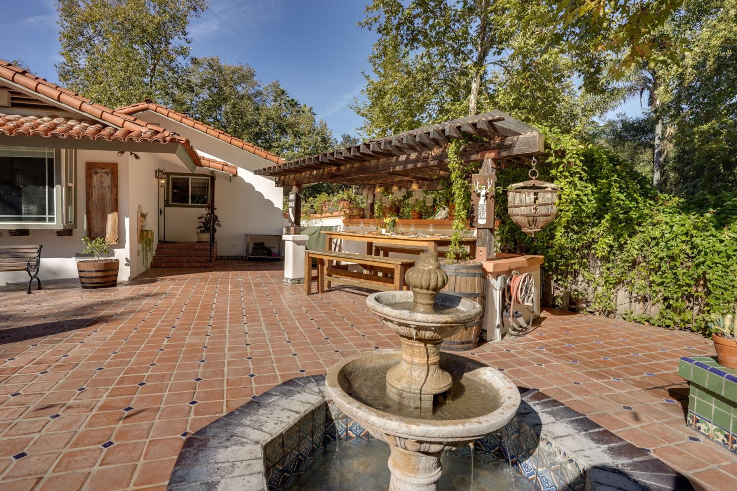 Spacious Courtyard & Spanish Charm: Silverado Home