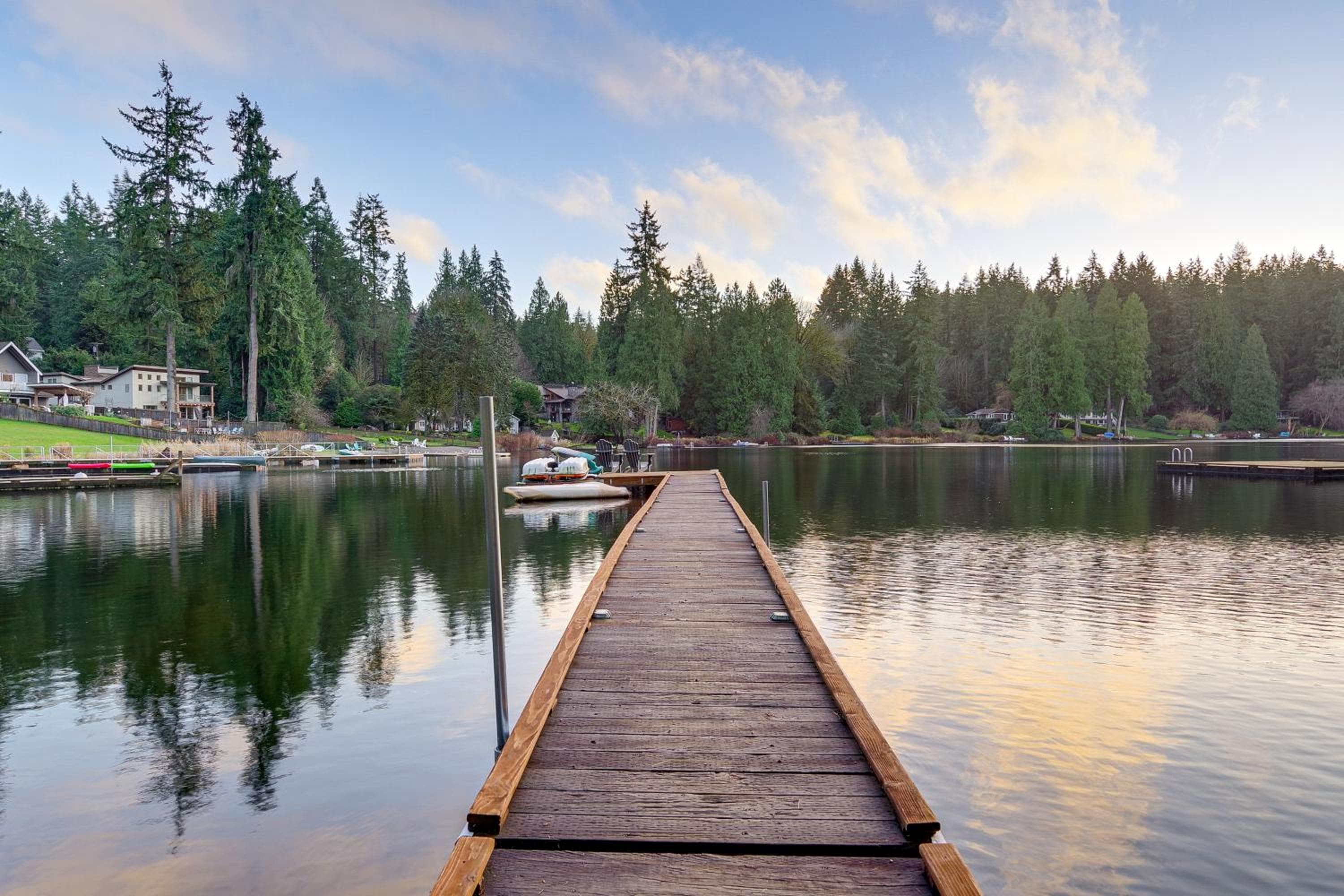 Lake-View Woodinville Retreat w/ Hot Tub + Theater