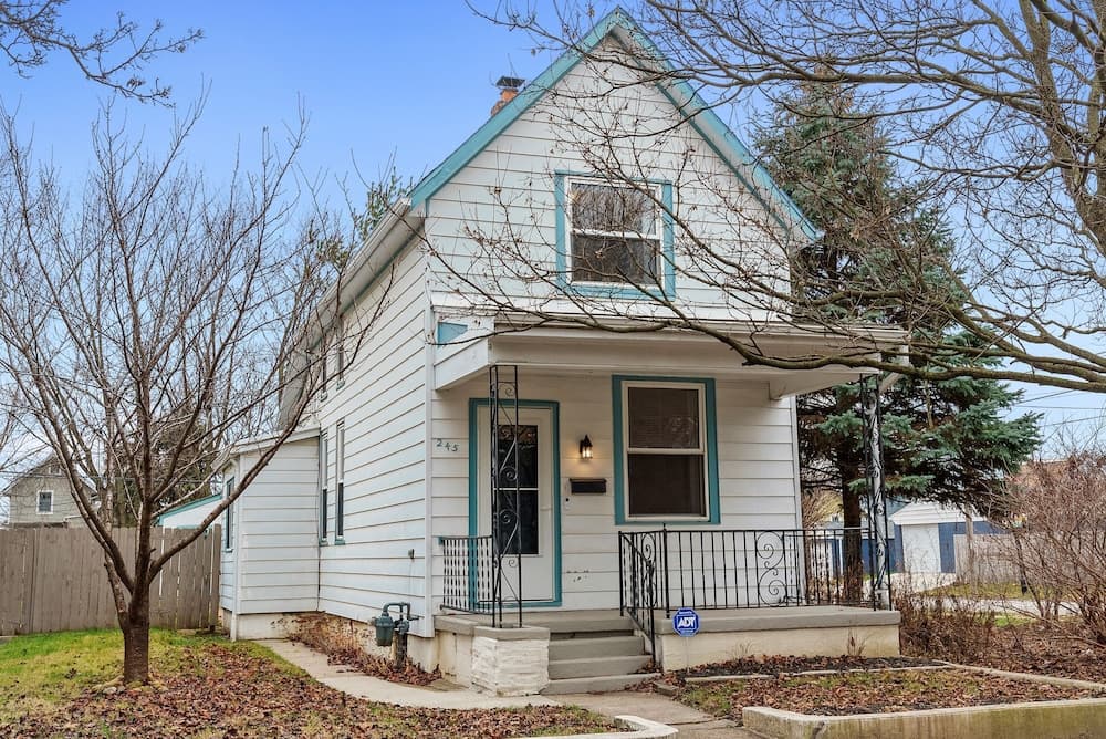 Morrill Modern Retreat Desirable Marion Village!