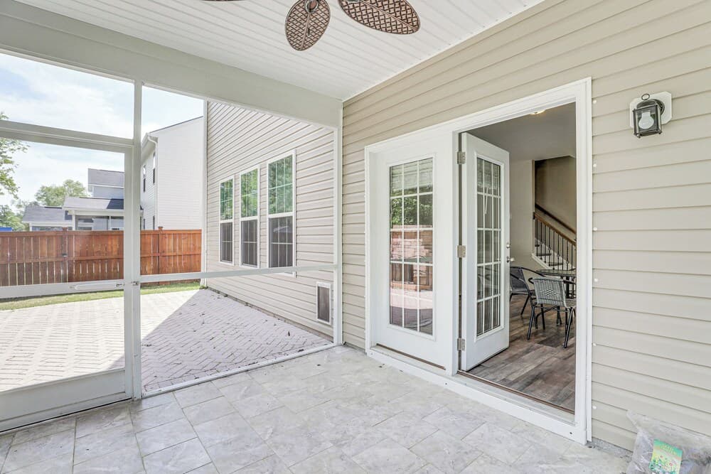 Pet-friendly Ladson Home: 23 Mi to Charleston!