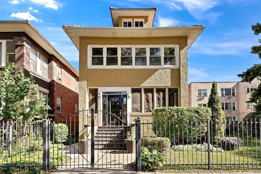 Charming Oak Park 4BD/3.5BA and 2 Private Parking by AllSet Turnover