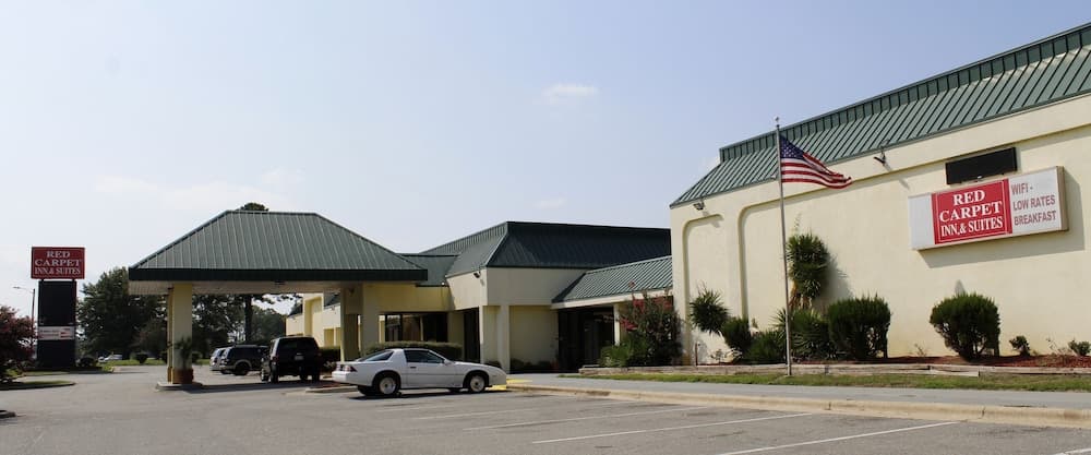 Red Carpet Inn & Suites