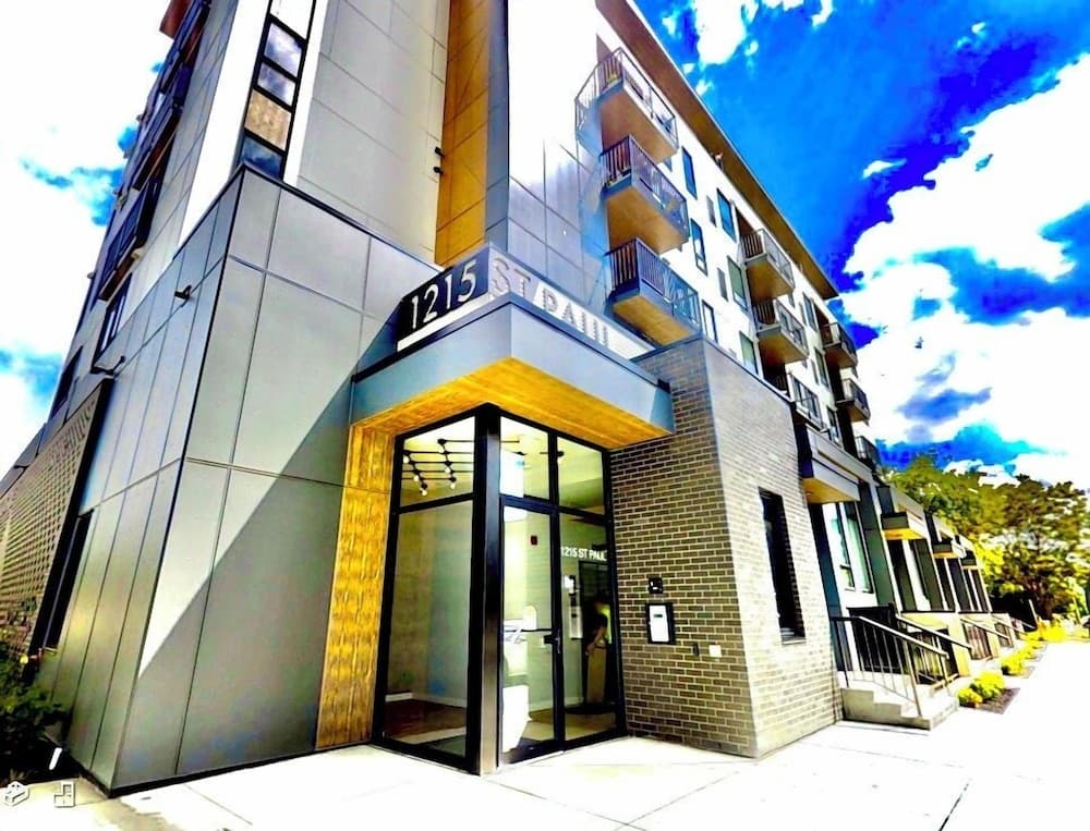 Brand New, Top Floor Condo Downtown