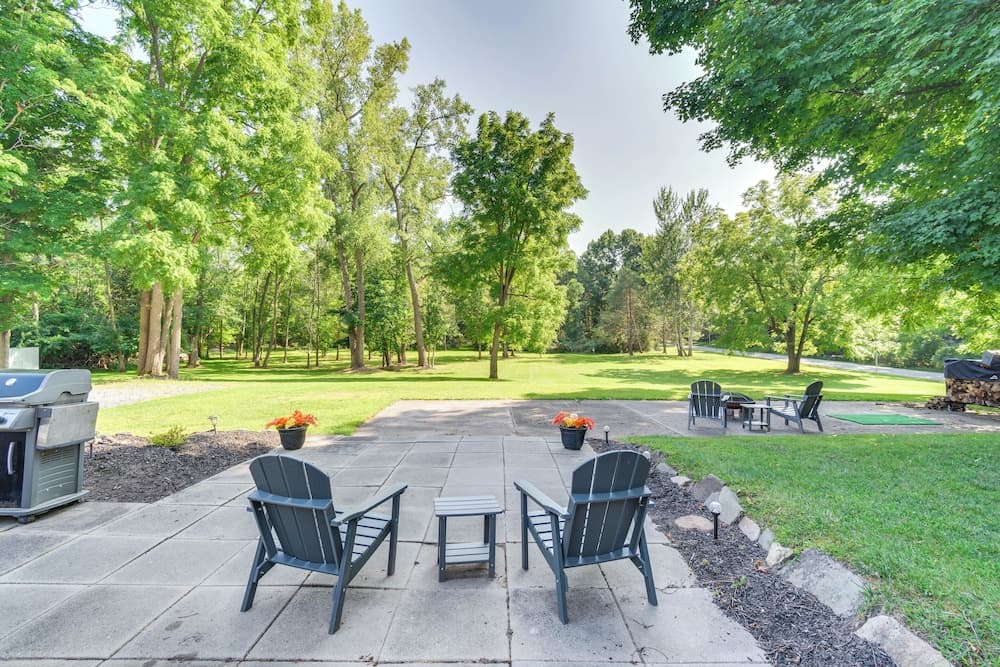 Near Trails + Wineries: Victor Getaway w/ Fire Pit