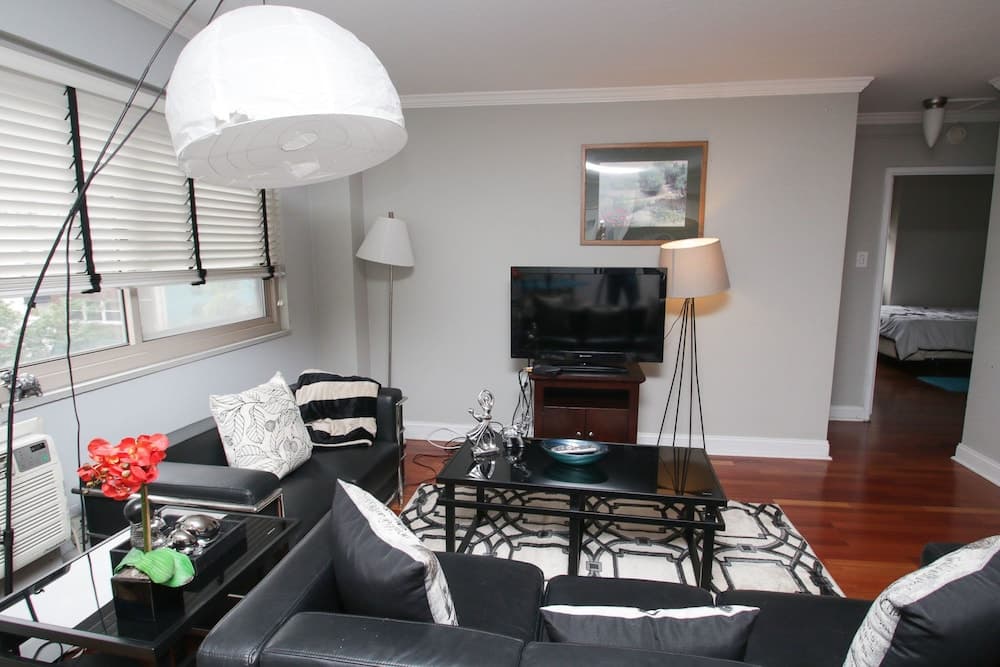 Renaissance Properties - 21 & Chestnut