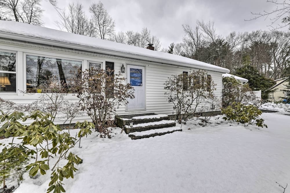 Hadley Vacation Rental 24 Mi to Springfield!