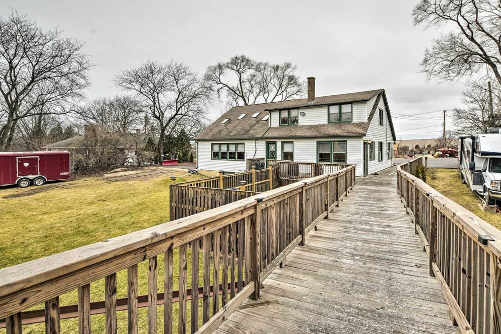 Pet-friendly Bartlett Farmhouse w/ Deck!