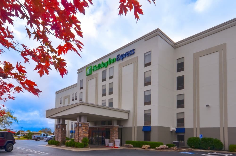 Holiday Inn Express Fayetteville- Univ of AR Area by IHG
