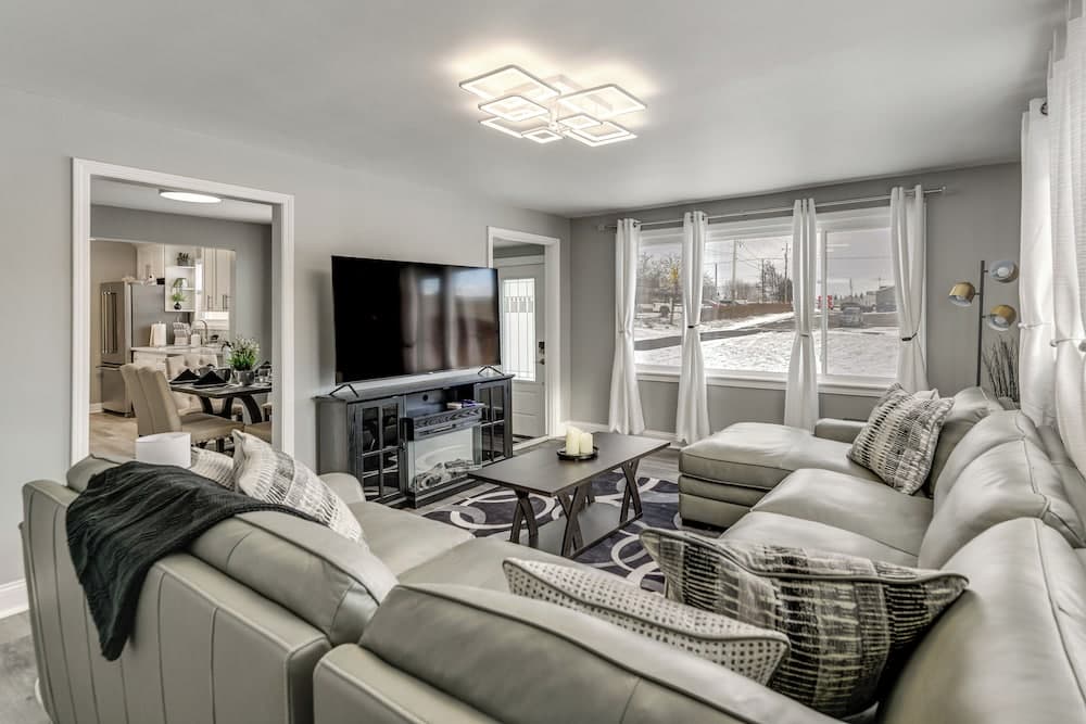 2 Mi to Airport: High-end Cheektowaga Home!
