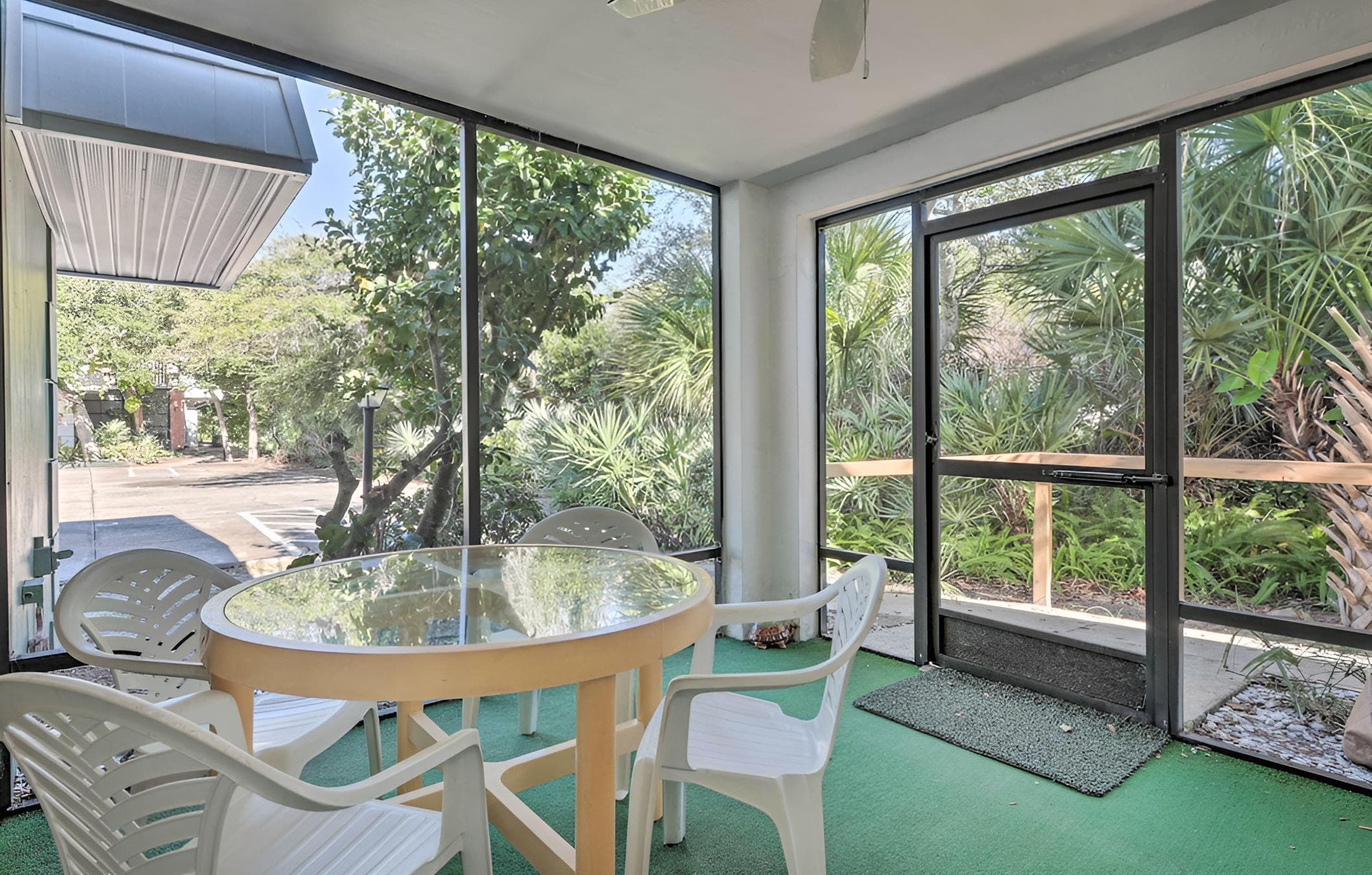 Condo w/ Amenities: Walk to New Smyrna Beach!