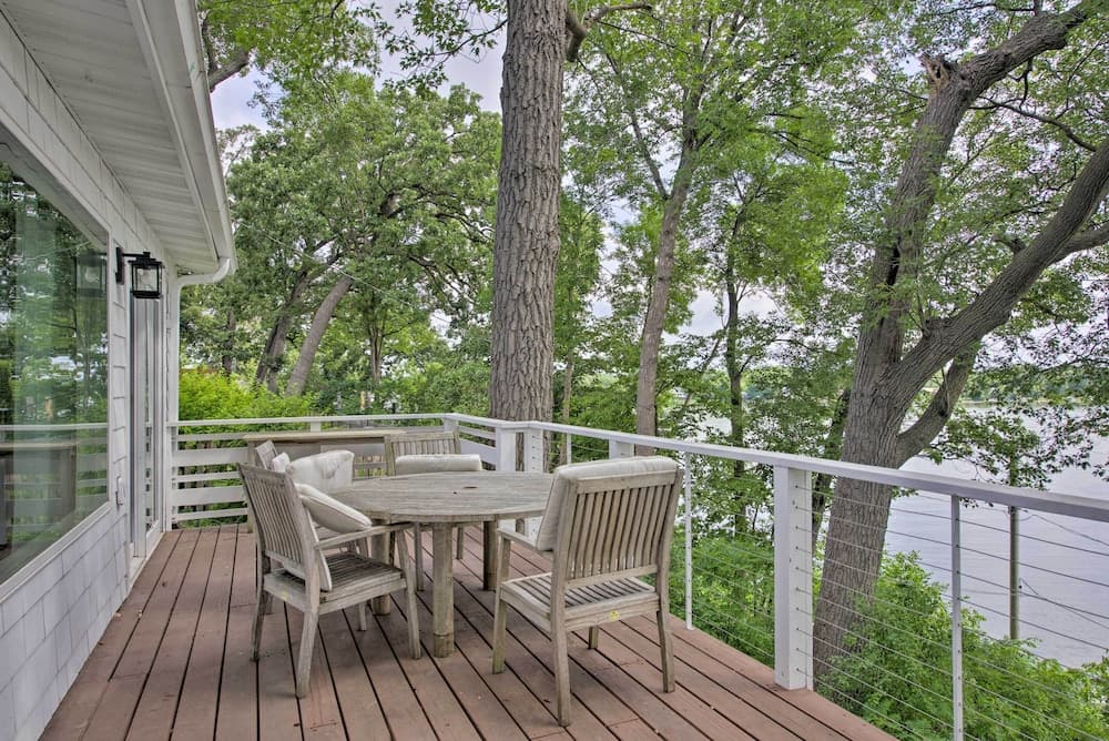 Cozy Plymouth Cottage w/ Medicine Lake View!