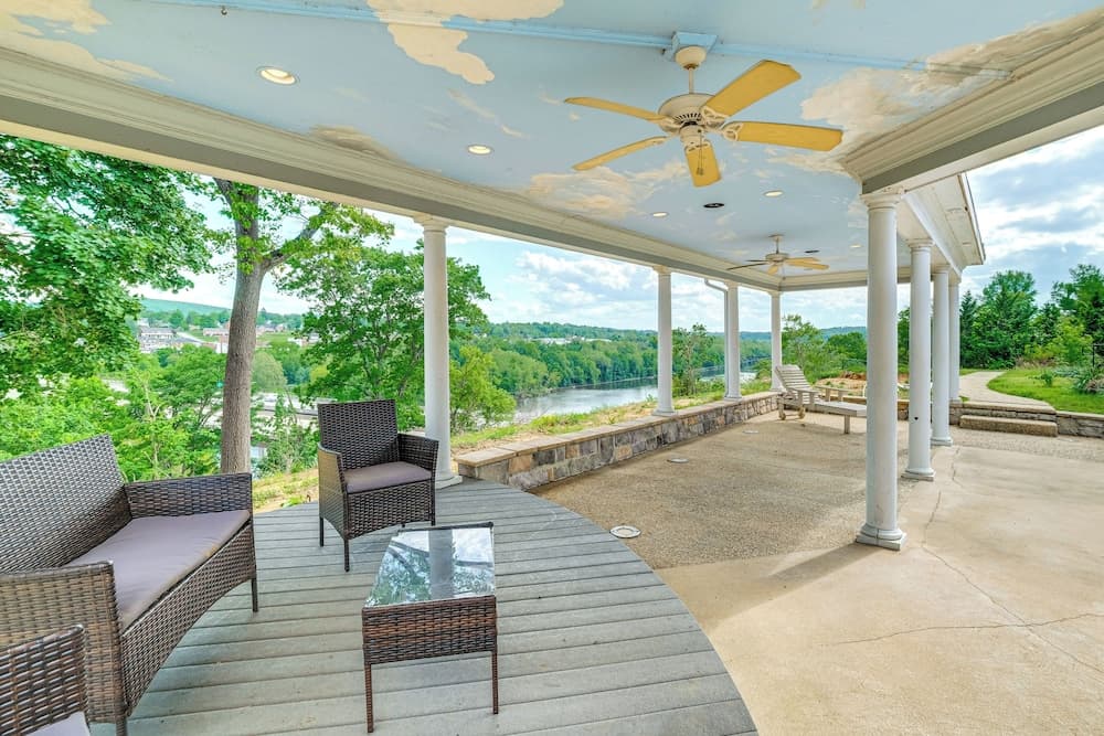 9-acre New River Retreat Near Radford University