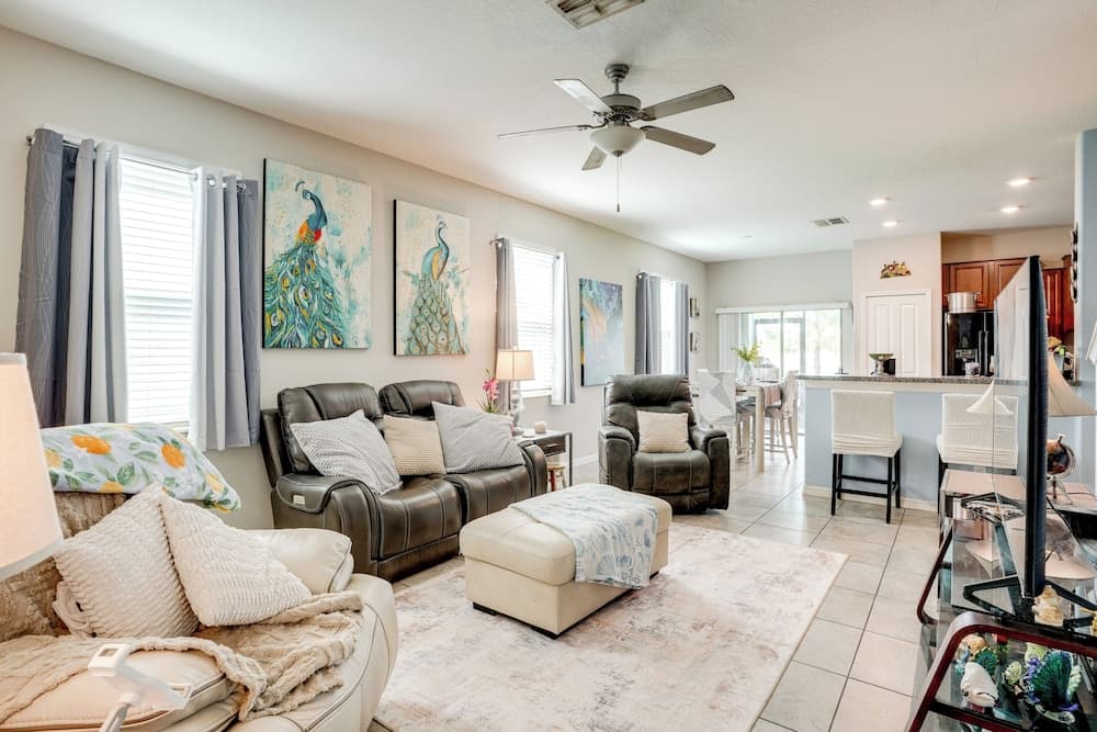 4 Mi to Brandon Exchange: Resort-style Townhome!