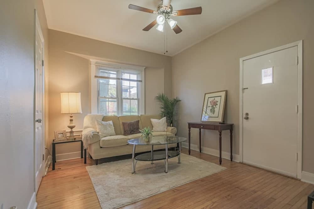Peaceful One Bedroom Home Near Chicago
