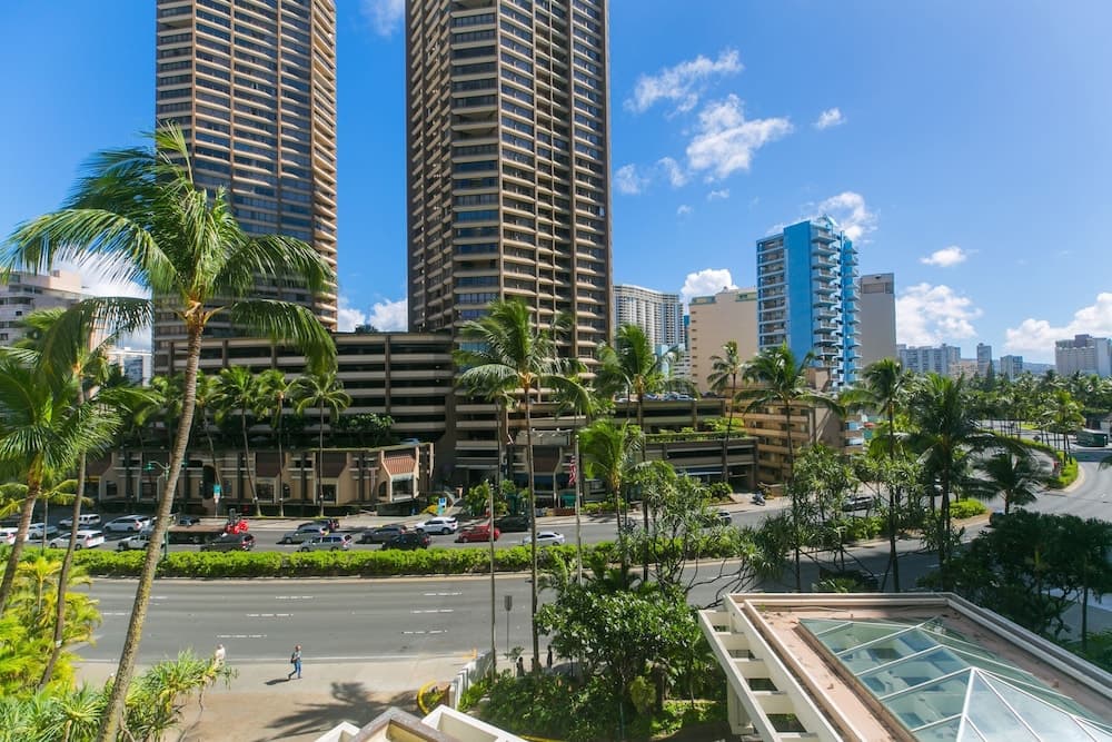 Ilikai Tower 1 Bedroom City View Condos with Private Lanai & Free Wifi!