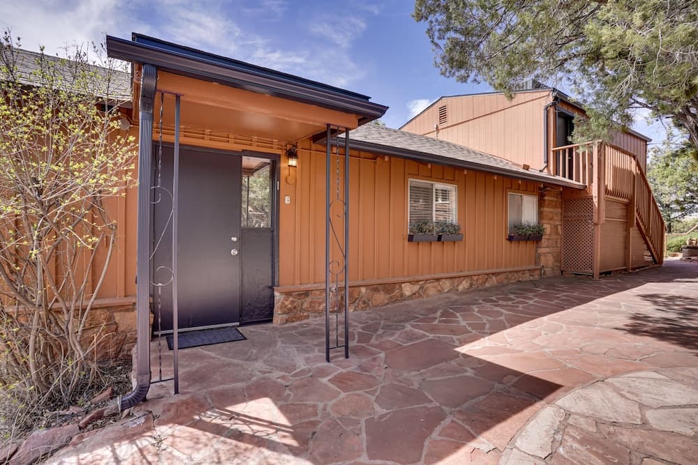3 Mi to Lovers Knoll: Peaceful Gem w/ Patio