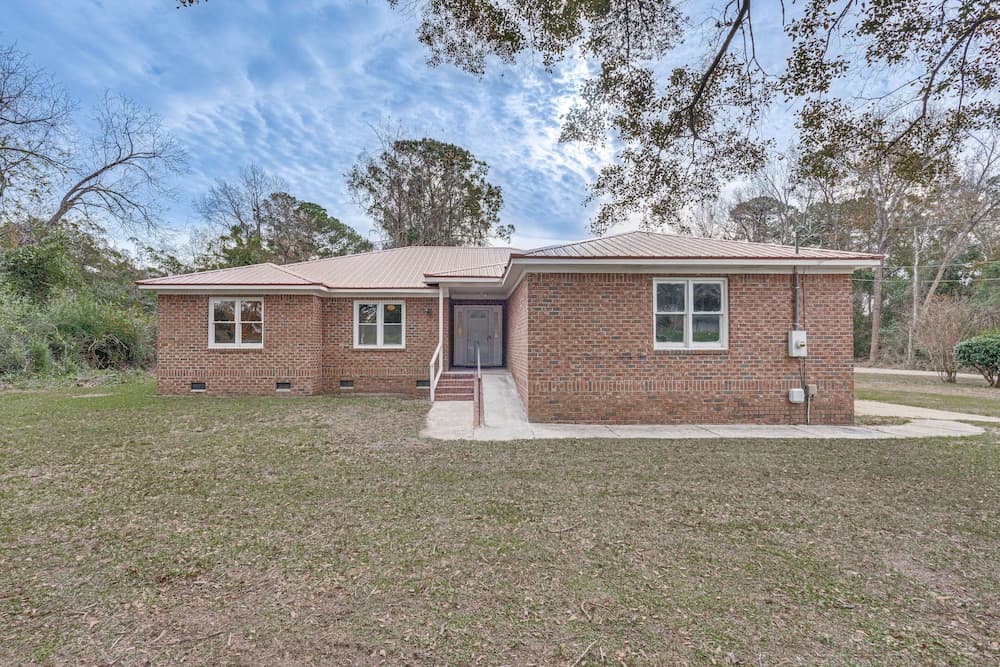 Secluded Mount Pleasant Home - 6 Mi to Beaches!