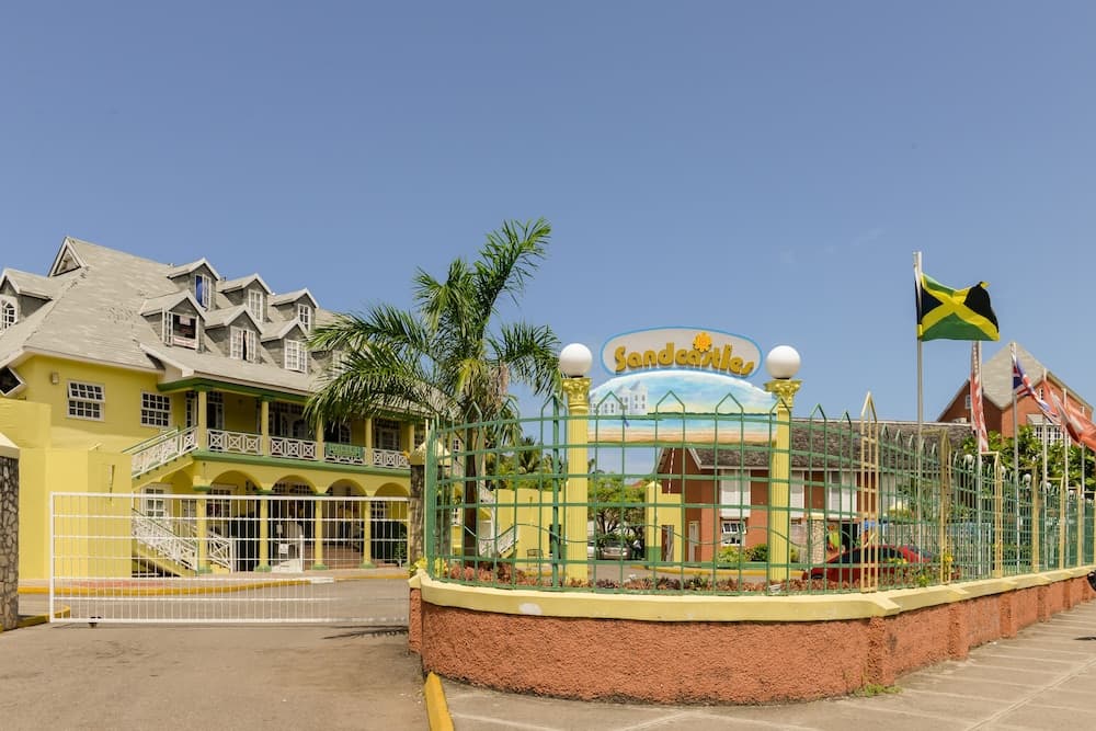 SandCastles Deluxe Beach Resort