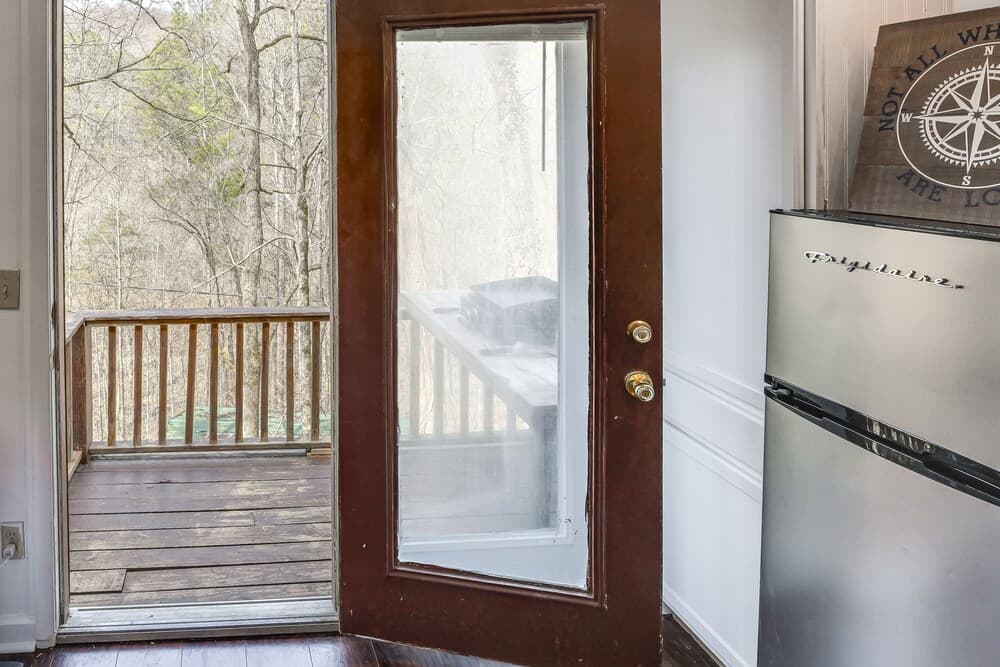 Cozy Tennessee Cabin w/ Deck, Grill & Fireplace!