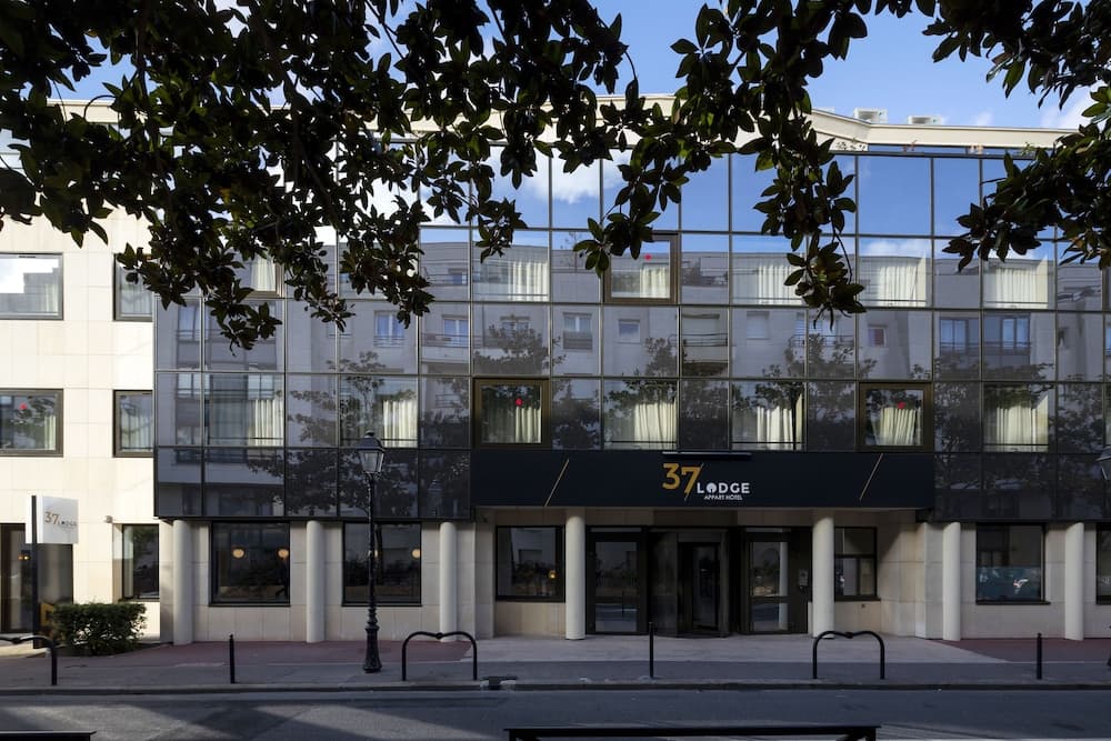 37 Lodge La Défense Courbevoie