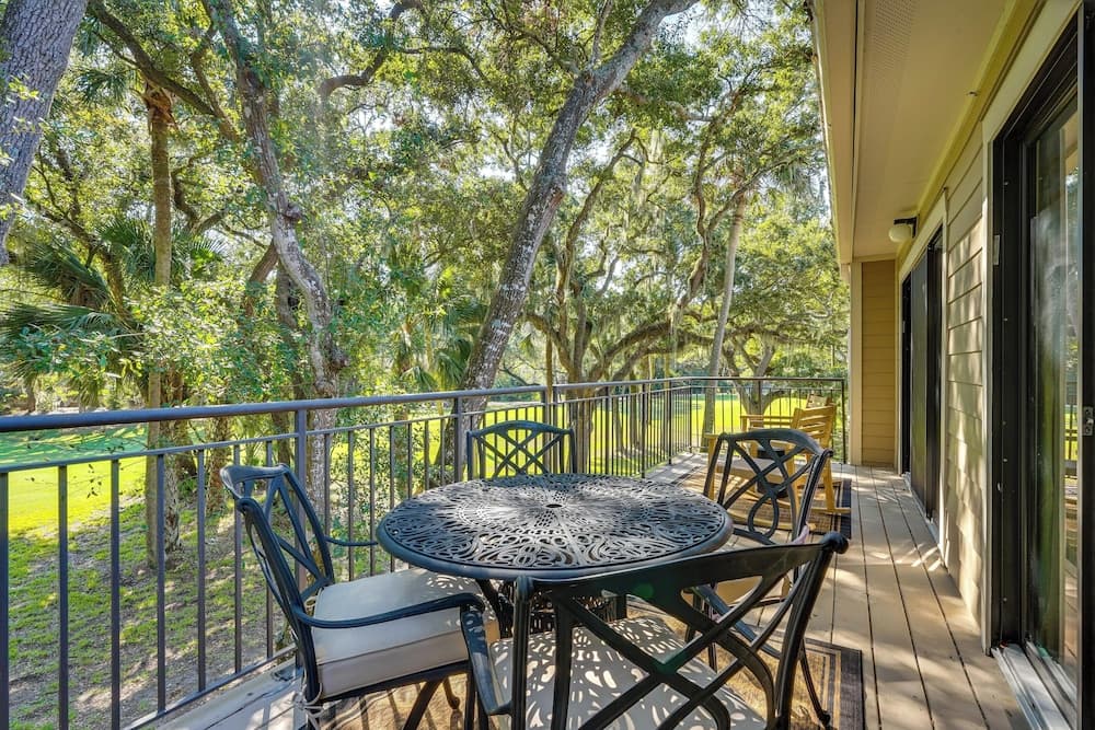 < 1 Mi to Seabrook Island Beach: Golf-view Villa!