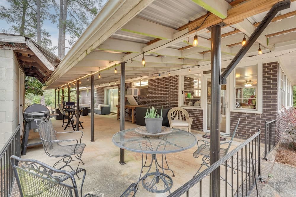 4 Mi to Uptown! Quiet Greenwood Stay w/ Patio