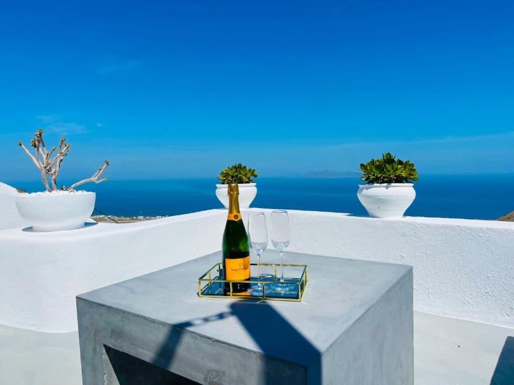 Amphora Villas Santorini Pyrgos