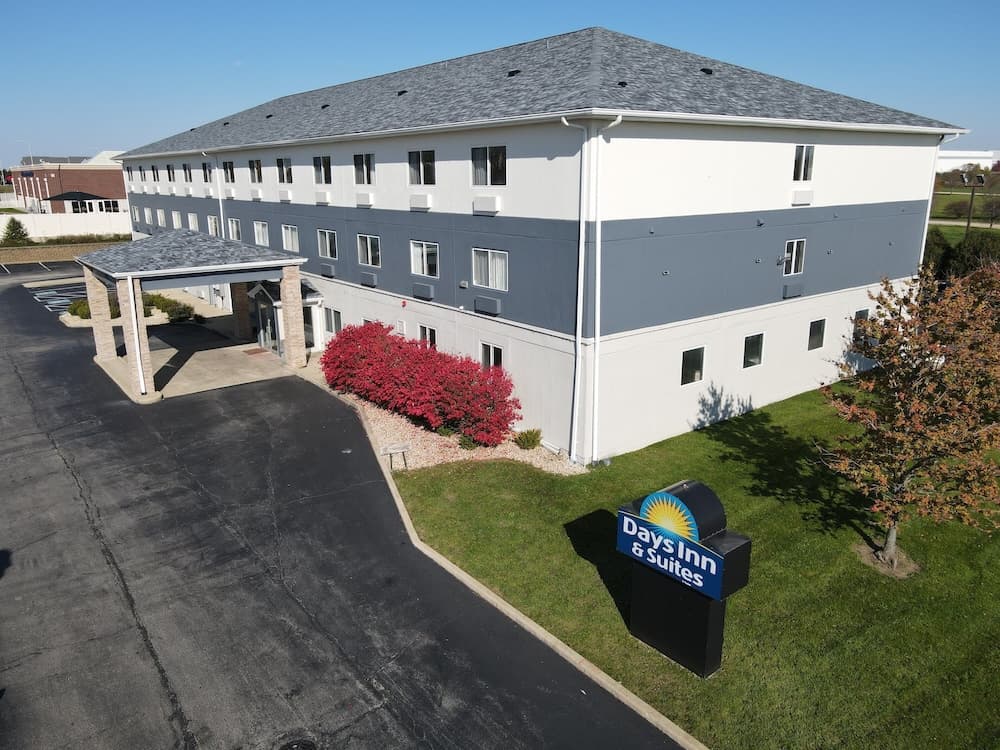 Days Inn & Suites by Wyndham Romeoville