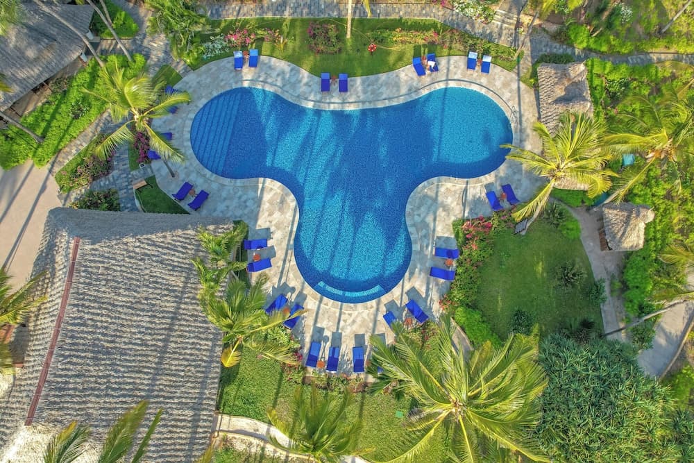Breezes Beach Club & Spa β Half Board