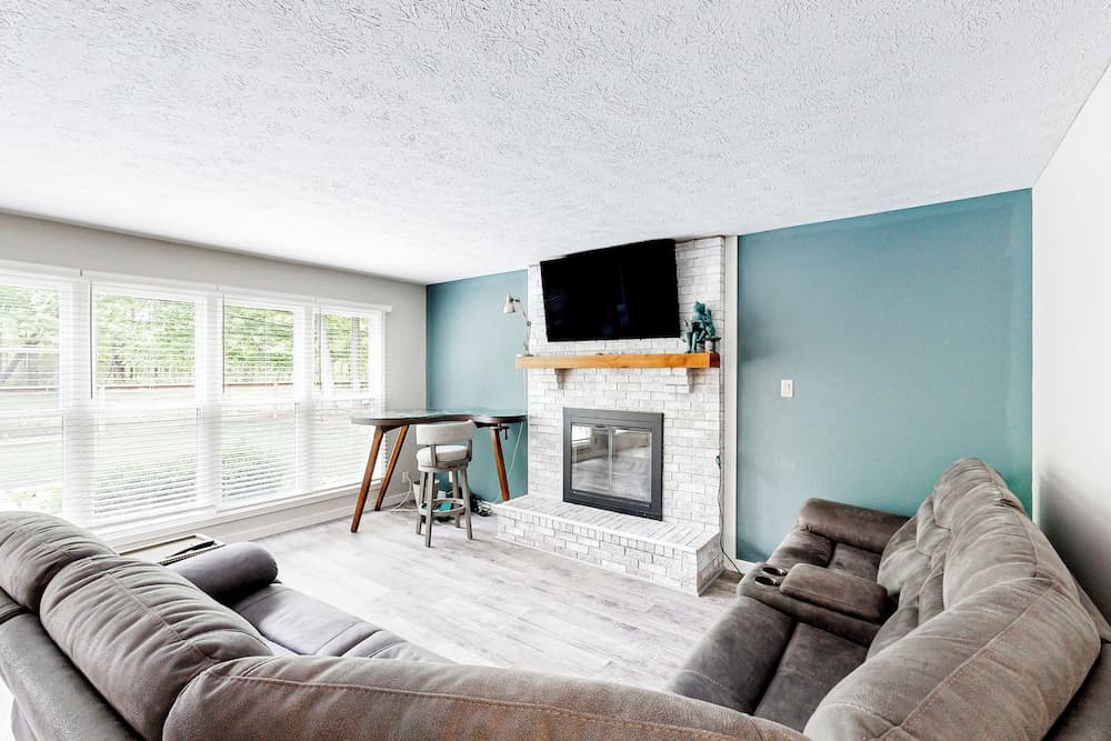 Waterfront 3BR w/ Heart-shaped Pond & Vitamix
