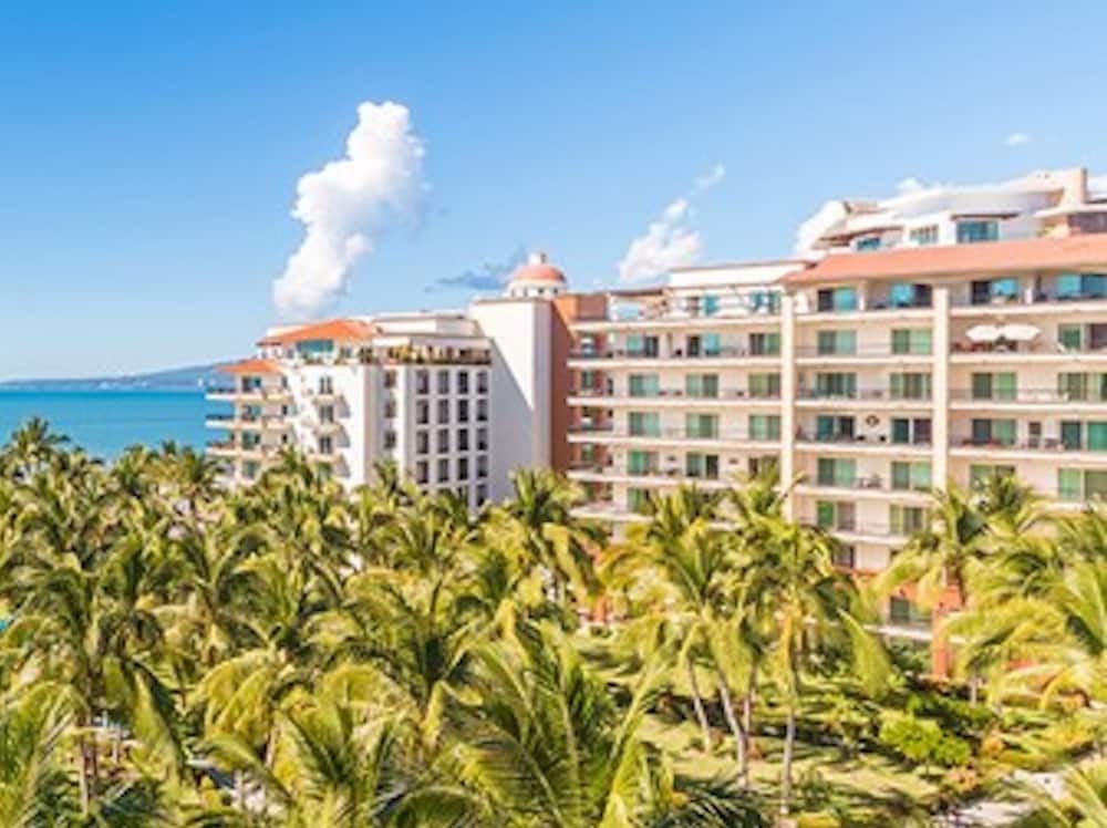 Unlimited Luxury Villas - Playa Royale Condo