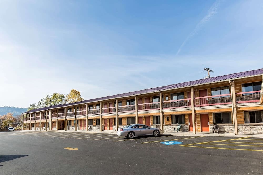 Econo Lodge Inn & Suites Kalispell - Glacier National Park Gateway