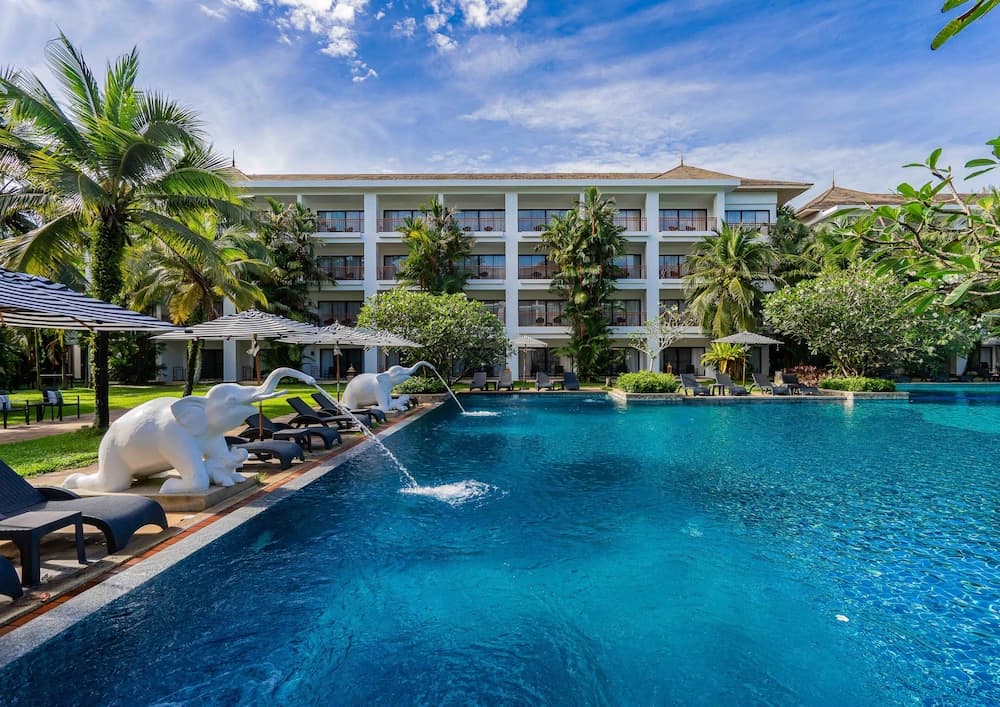 Naithonburi Beach Resort