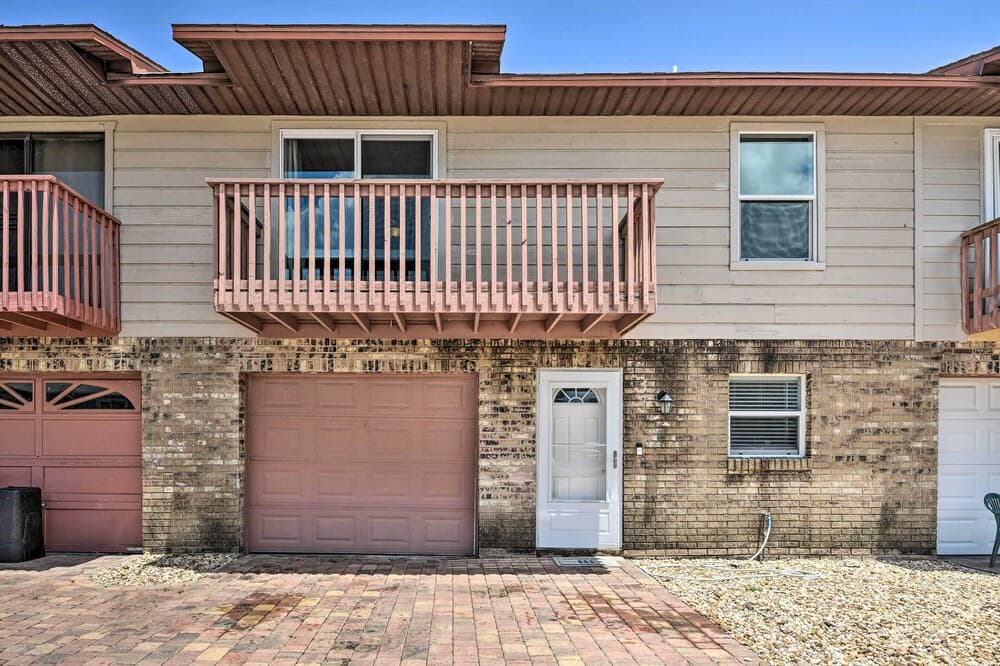 New Smyrna Beach Townhome, Walk to Bay Access!