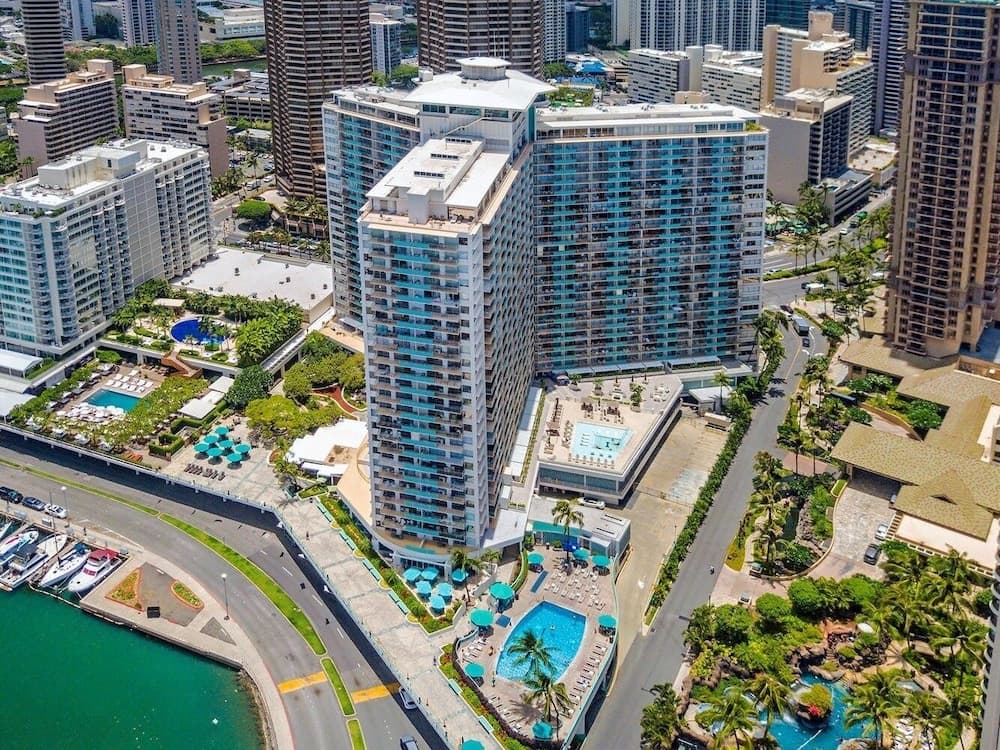 Fully Furnished Ilikai Tower 525 Condo With Free Wifi, Near Best Waikiki Beaches! by RedAwning