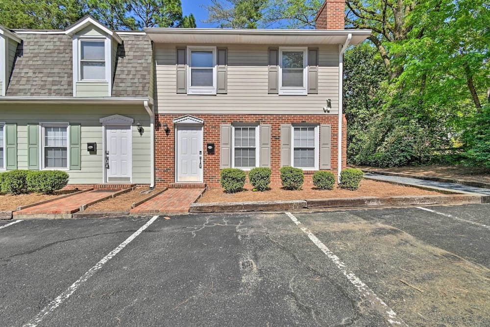 Downtown Southern Pines Townhome With Deck!